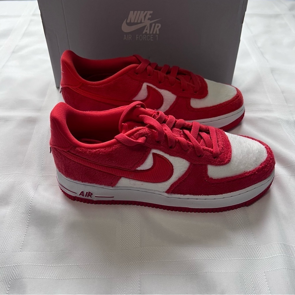 Nike Air Force 1 GS Red & White Low Tops Youth 6.5Y Valentine Vibes - Picture 2 of 12